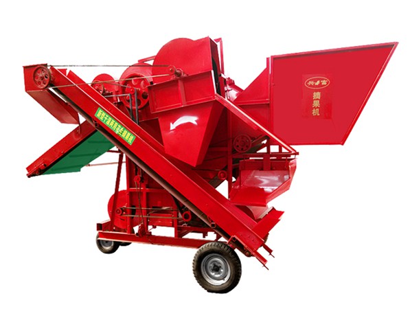 2014年大型花生摘果機(jī) 2014年大型花生摘果機(jī)